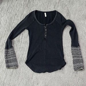 Free people black thermal cuff L EUC